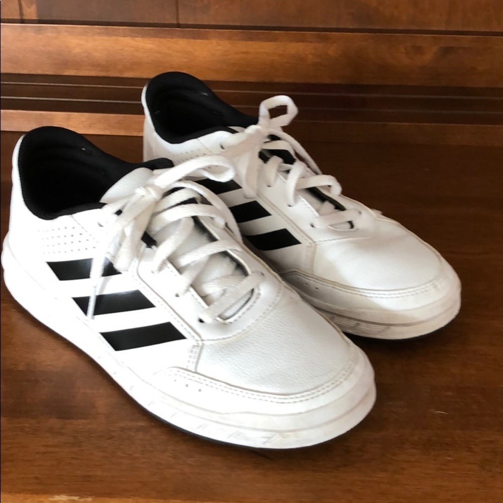 Adidas Superstar kids size 4 ⭐️